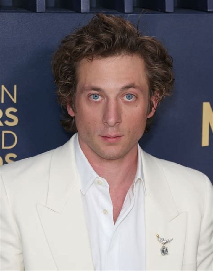 Comprehensive Guide To Jeremy Allen White's Height And Weight